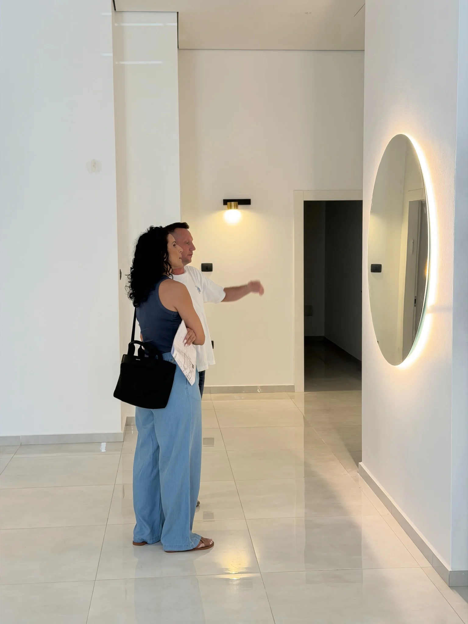 Maayan Amoyal reviewing on-site execution